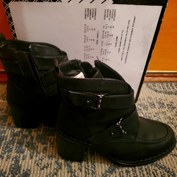 Ankle boots, size 6 black, side zip - Picture 2 of 8